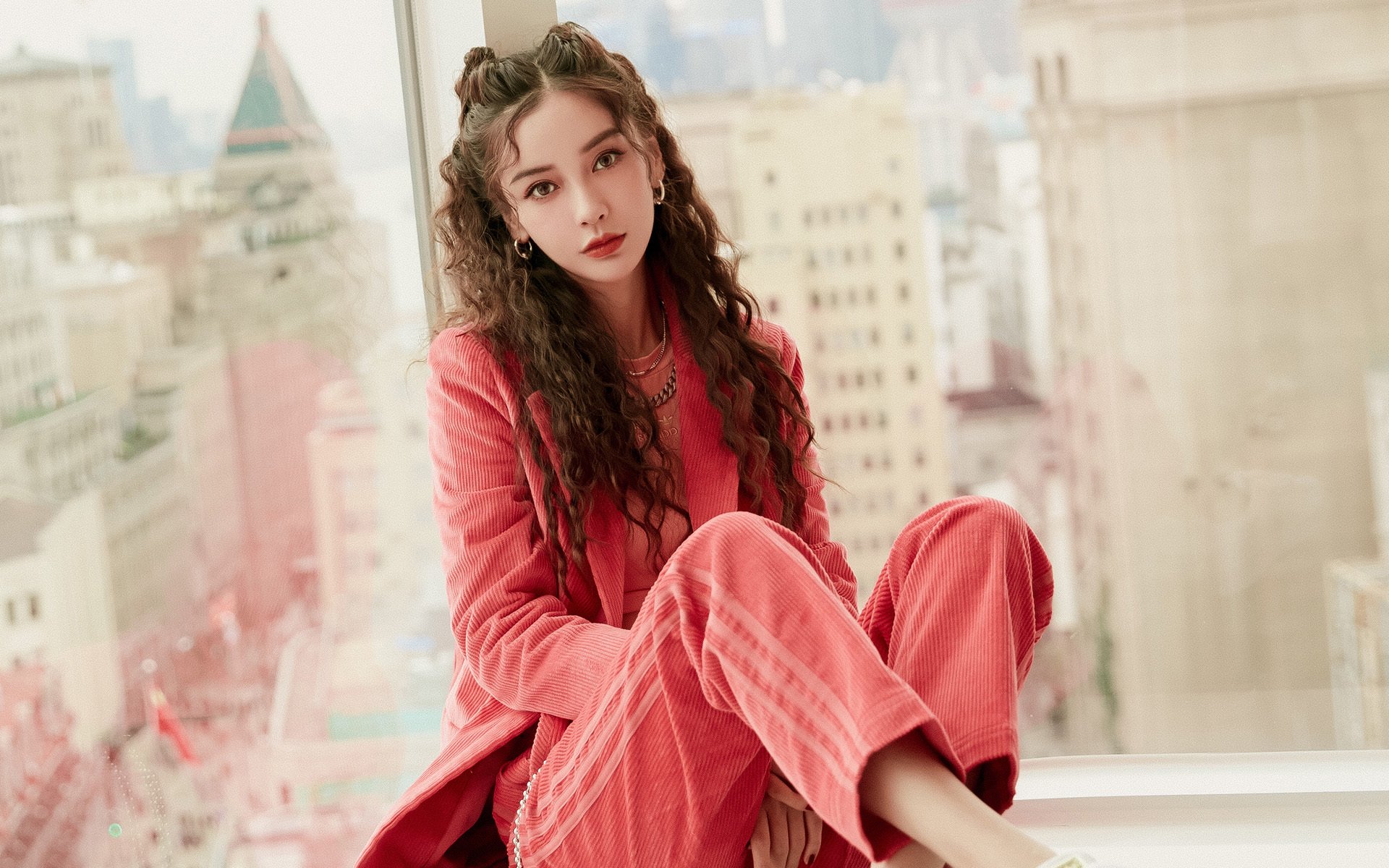 kaiyun-激烈足球对决中球队进攻节奏快速，足球对抗赛