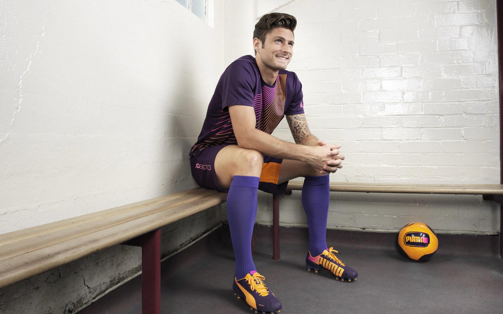 KAIYUNAPP-巴萨灵活站位打穿对方防守中轴，巴萨的打法